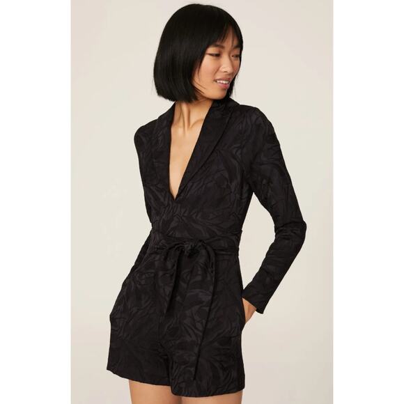 One33 Social Black Floral Belted V-Neck Blazer Romper Size 6 - Picture 1 of 9